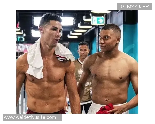 C罗40岁依然体脂率7的秘密：每日四小时训练与六餐五次睡眠揭秘